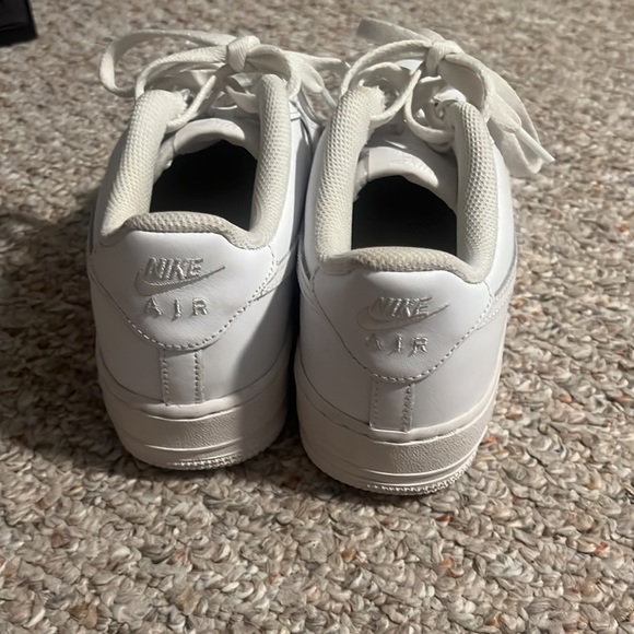 white Nike Air Force 1’s - Picture 3 of 5
